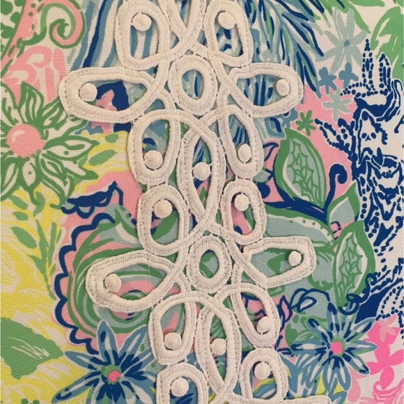 Lilly Pulitzer 18 x 18 Indoor Outdoor Pillow New Floral LacePink White Stripe - Picture 3 of 8